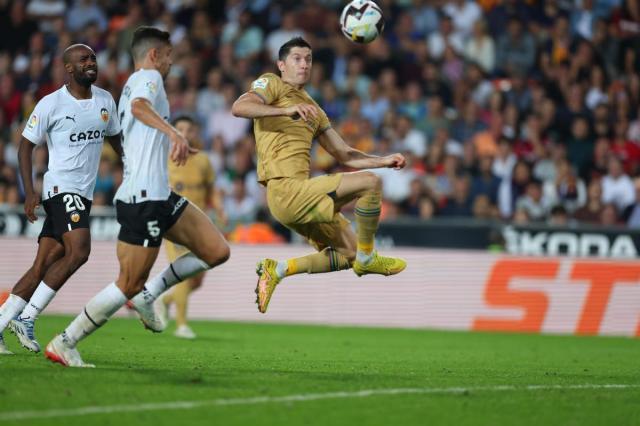 简单比赛踢成莱万绝杀救主，西甲还是考验不了巴萨