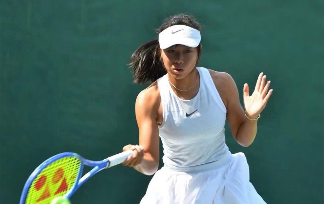 开云体育官网-2-0晋级第三轮！中国女网15岁新星闪耀成人赛：追赶郑钦文王欣瑜